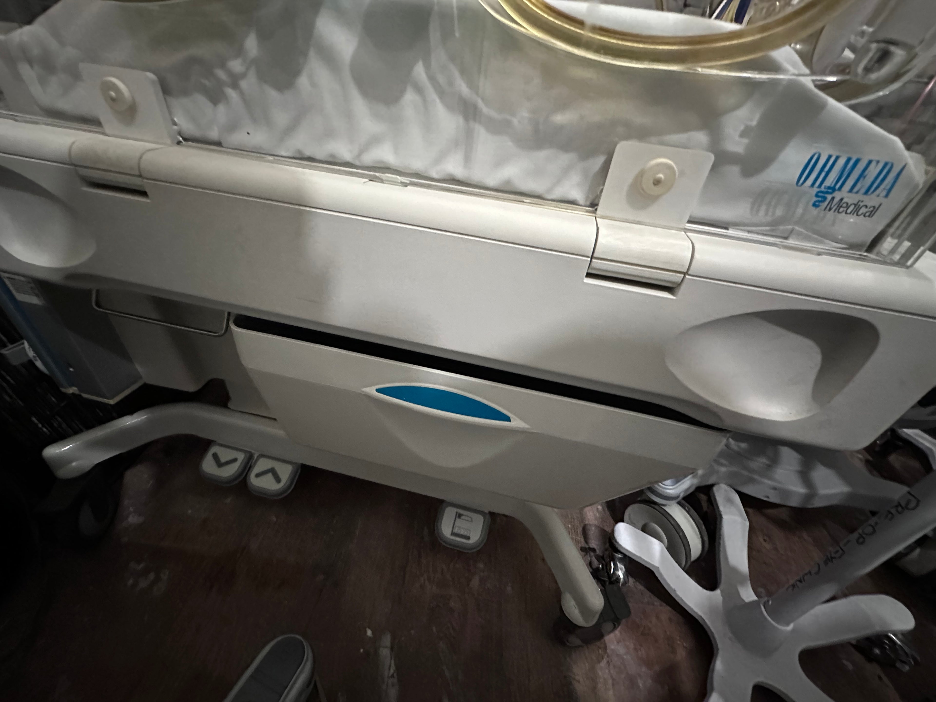 USED Ohmeda Giraffe OmniBed Infant Incubator w/ Mattress Neonatal Warmer UK