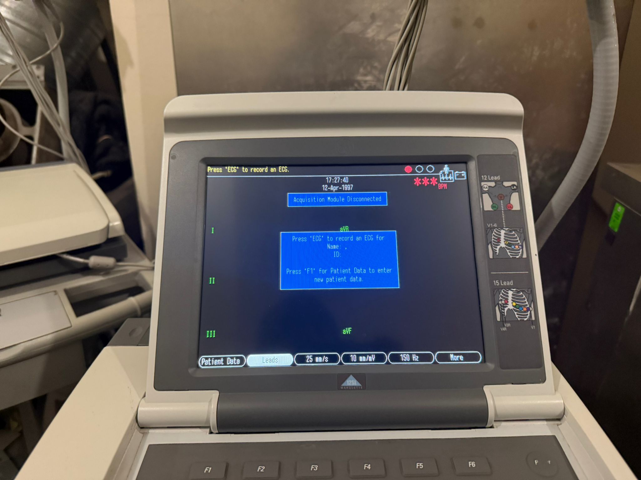 GE MAC 5500 HD ECG Machine (Powers Up) with ECG Lead on Stand