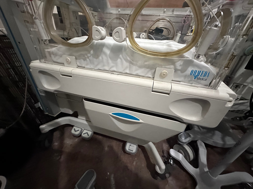 USED Ohmeda Giraffe OmniBed Infant Incubator w/ Mattress Neonatal Warmer UK