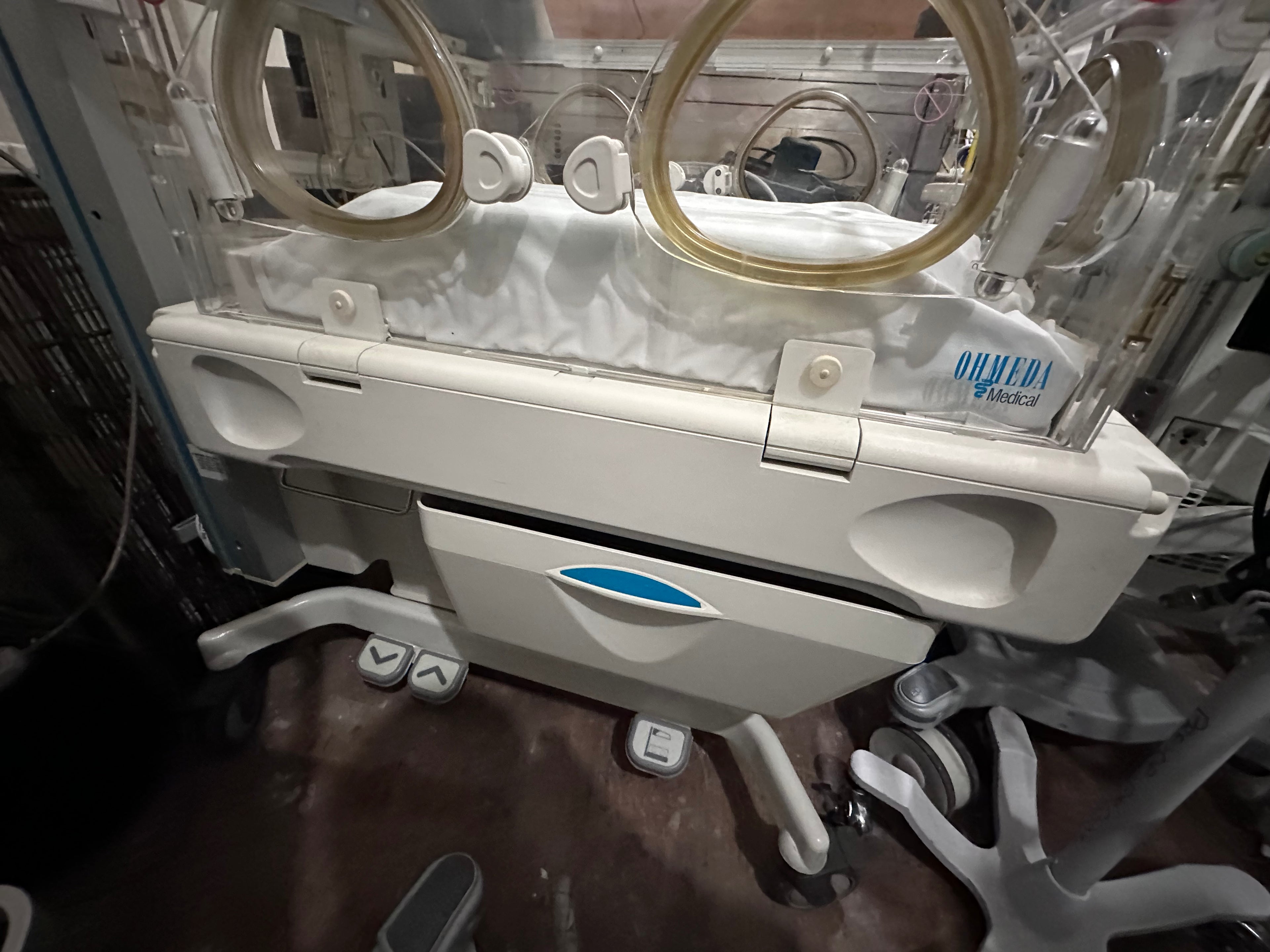 USED Ohmeda Giraffe OmniBed Infant Incubator w/ Mattress Neonatal Warmer UK