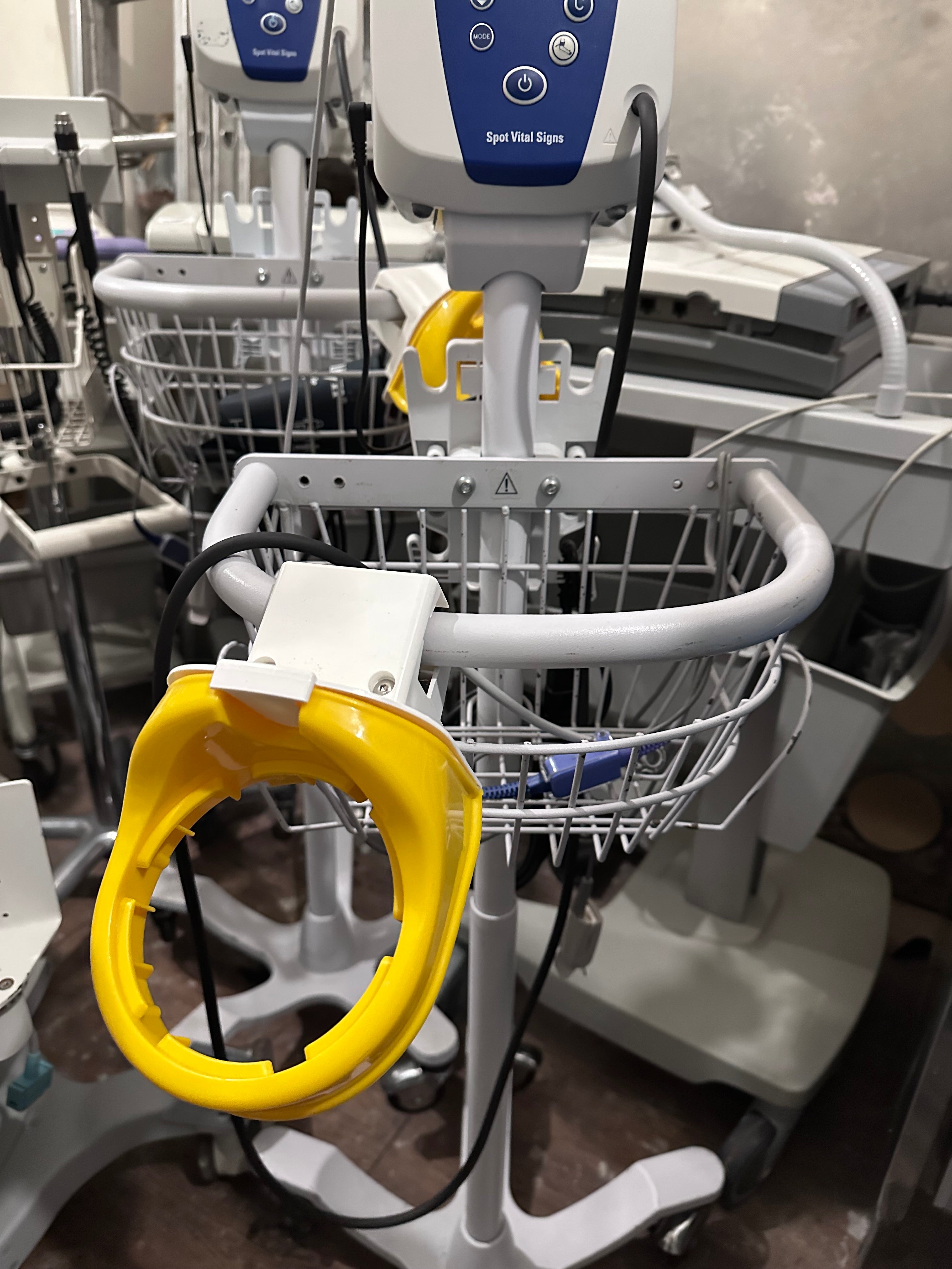 USED Welch Allyn Spot Vital Signs Patient Monitor On Stand With Accessories