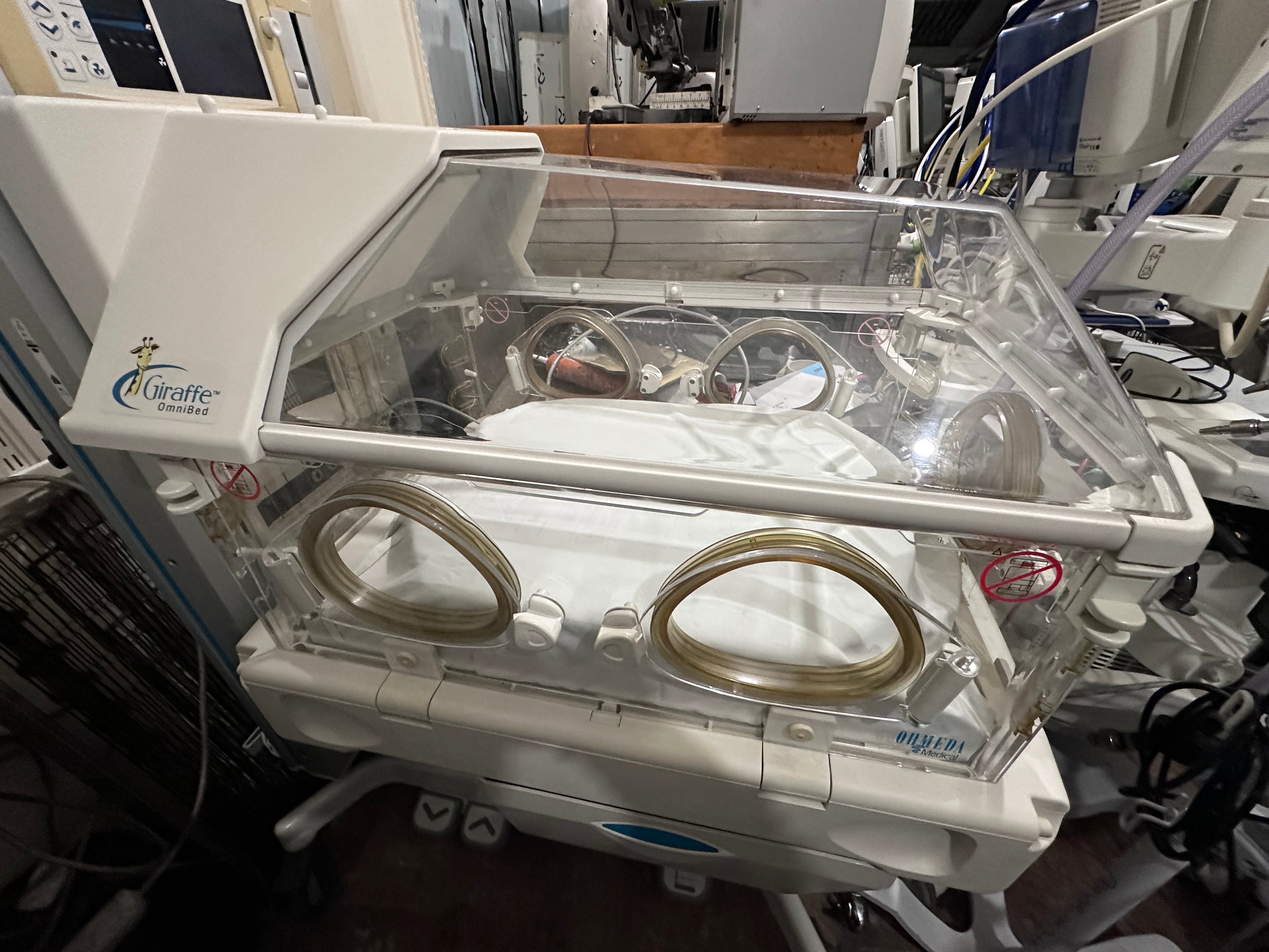 USED Ohmeda Giraffe OmniBed Infant Incubator w/ Mattress Neonatal Warmer UK