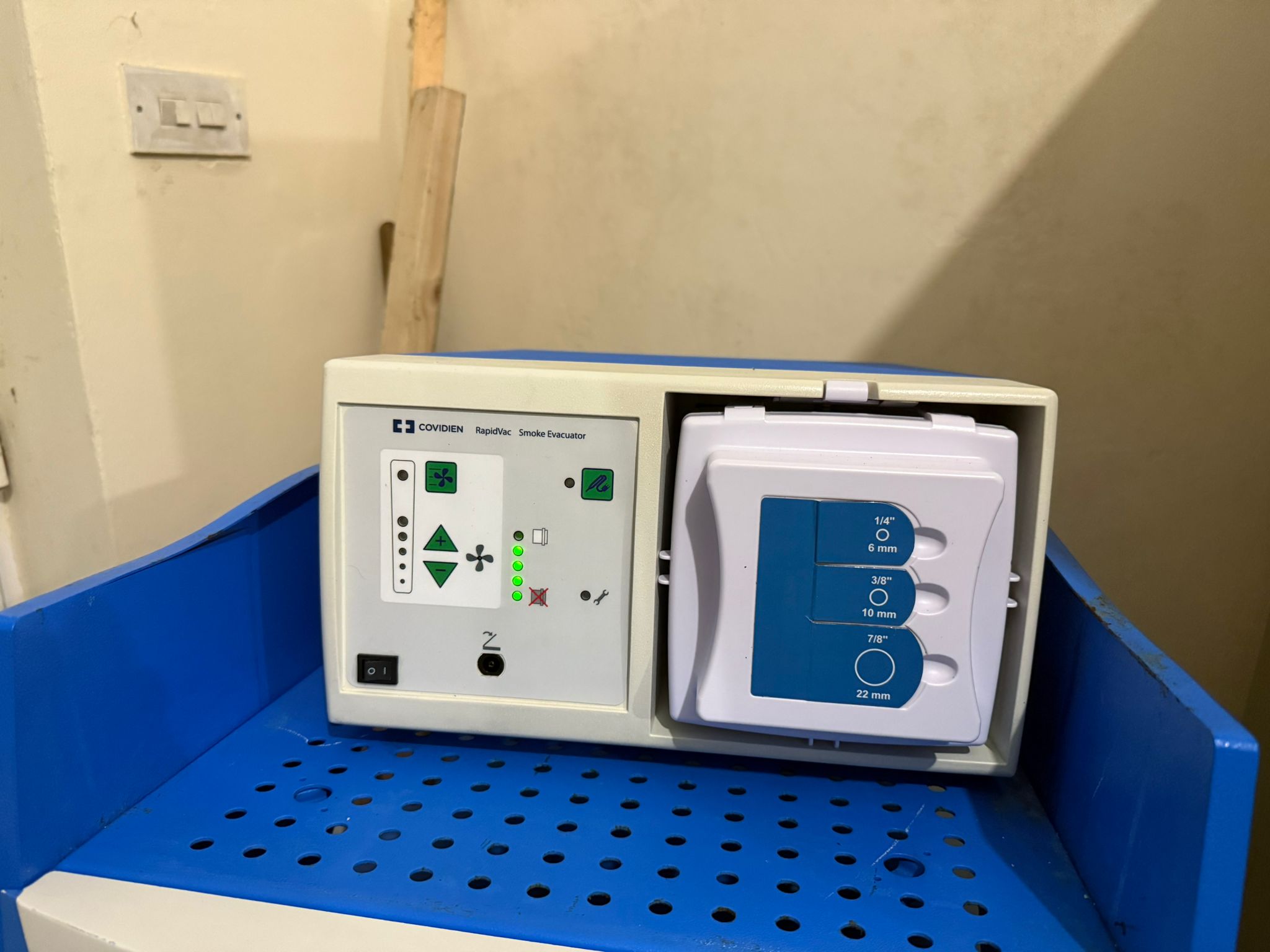 Covidien ForceTriad Energy Platform w/ RapidVac Smoke Evacuator & Cart – Tested