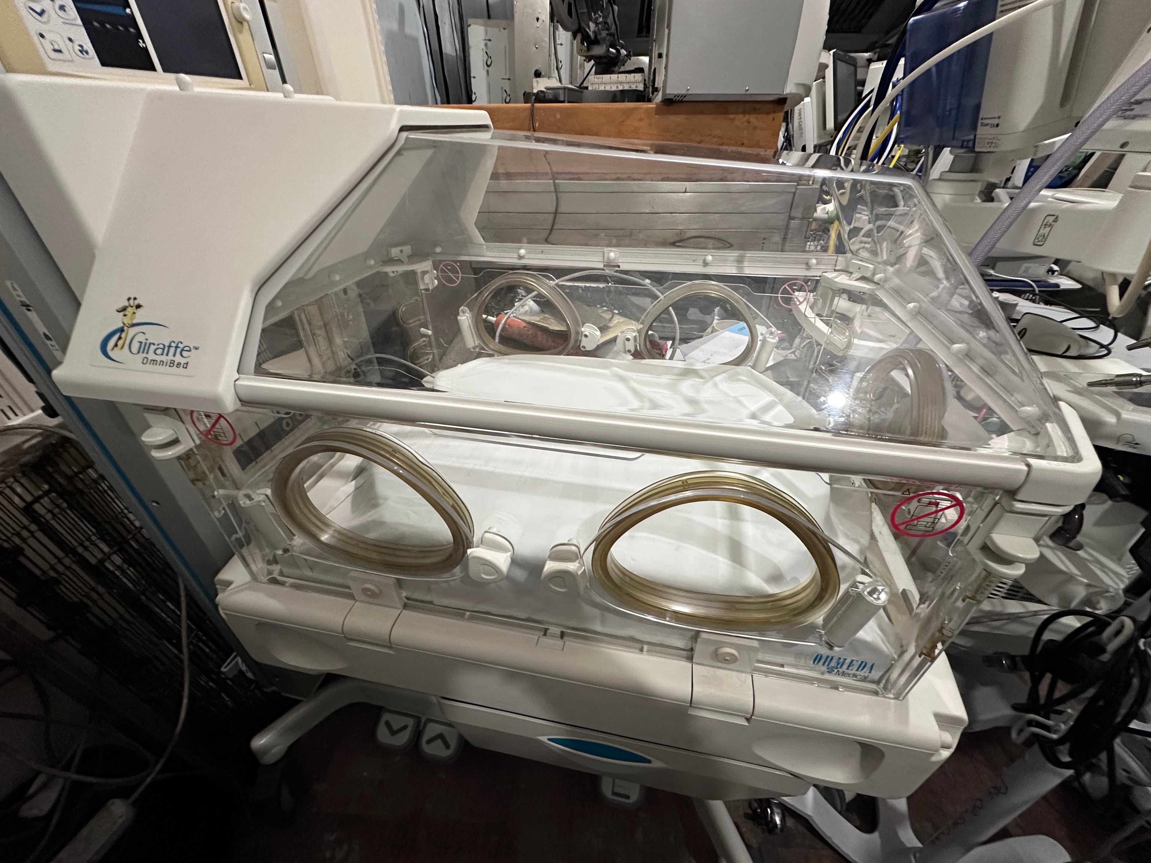 USED Ohmeda Giraffe OmniBed Infant Incubator w/ Mattress Neonatal Warmer UK