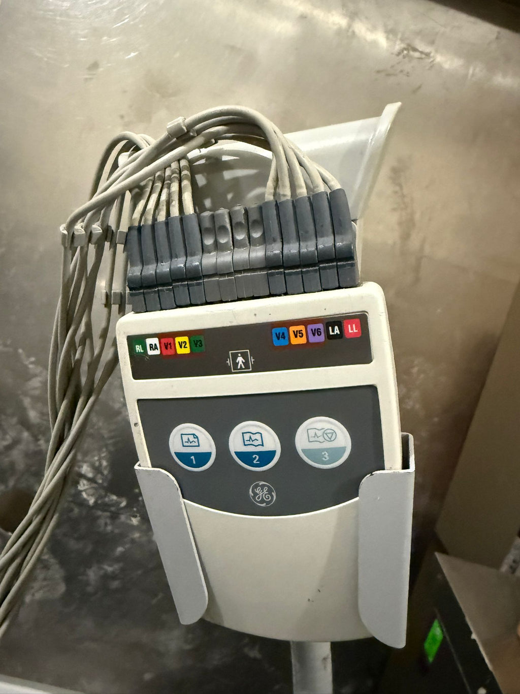 GE MAC 5500 HD ECG Machine (Powers Up) with ECG Lead on Stand
