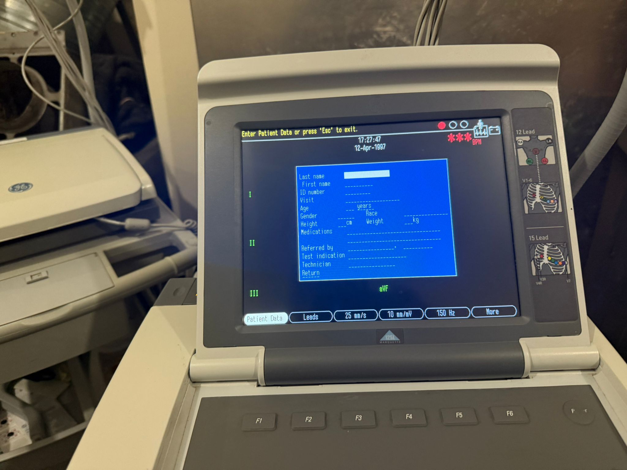 GE MAC 5500 HD ECG Machine (Powers Up) with ECG Lead on Stand